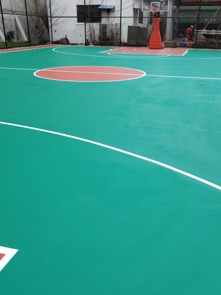 临城镇 球场长期使用易出现地面开裂